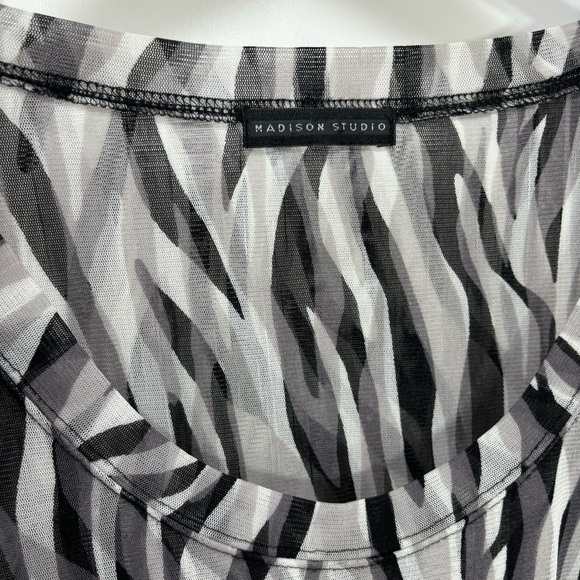 5/$50 Vintage Madison Studio Sheer Zebra Print Top Pullover V-Neck Sz M/L - Picture 5 of 7